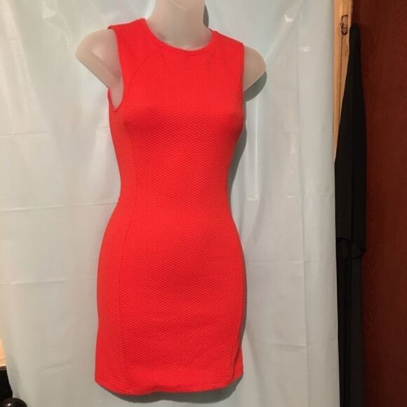 Red mini  size 2 form fitting sleeveless dress - Picture 3 of 5
